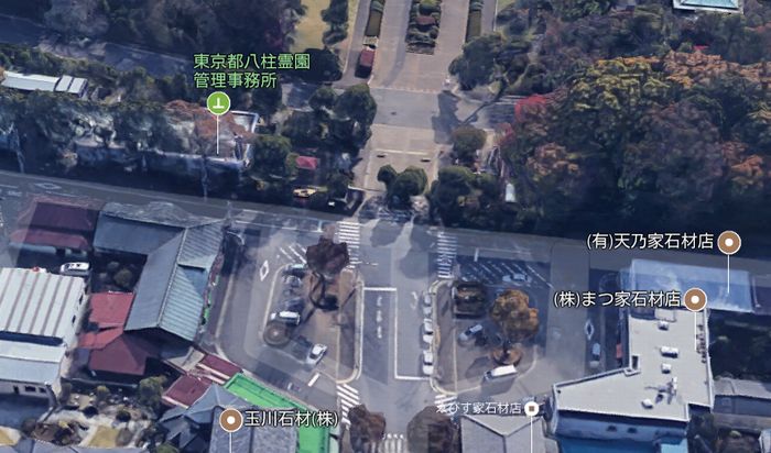 八柱霊園の参道突き当りで一時停止違反の取り締まり