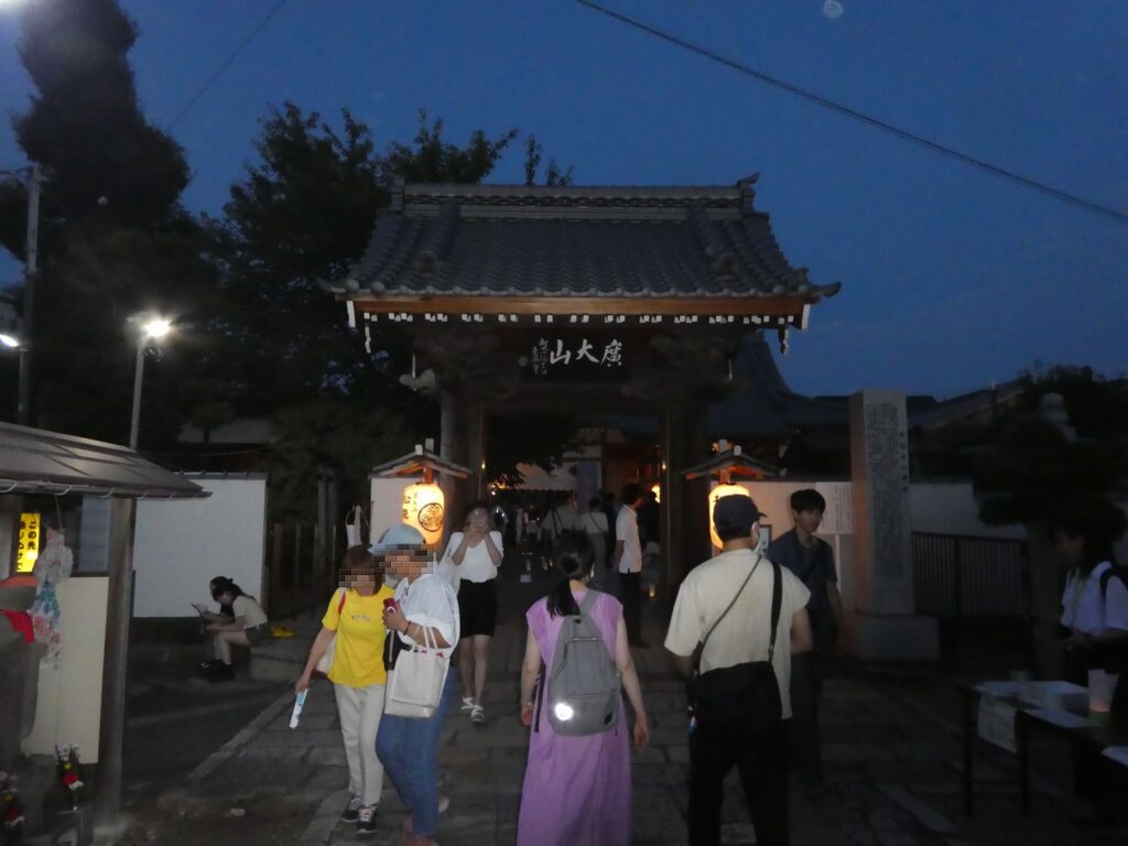 四萬六千日献灯(しまんろくせんにちけんとう・松龍寺)