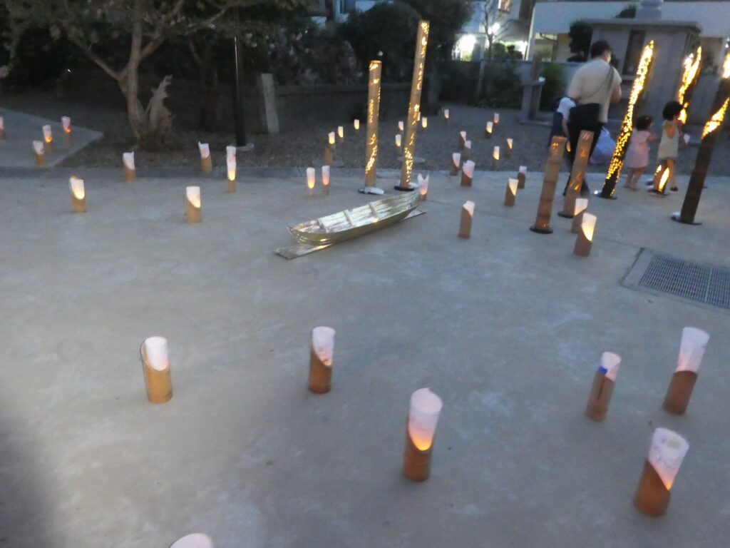四萬六千日献灯(しまんろくせんにちけんとう・松龍寺)