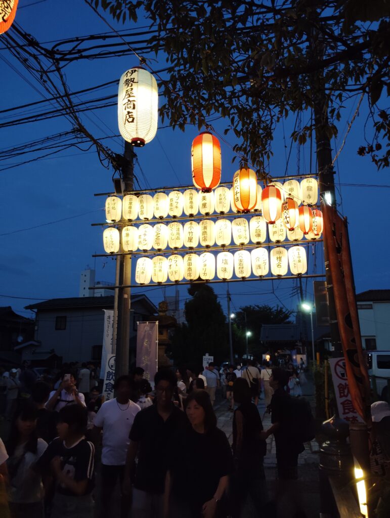 四萬六千日献灯(しまんろくせんにちけんとう・松龍寺)