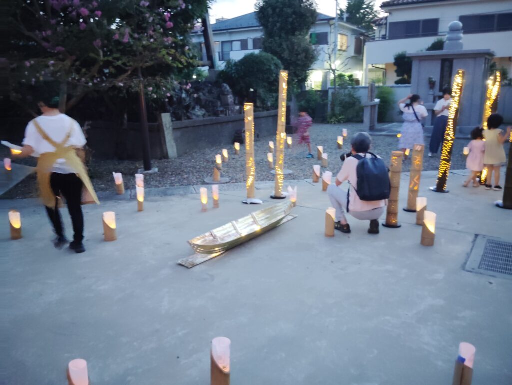 四萬六千日献灯(しまんろくせんにちけんとう・松龍寺)