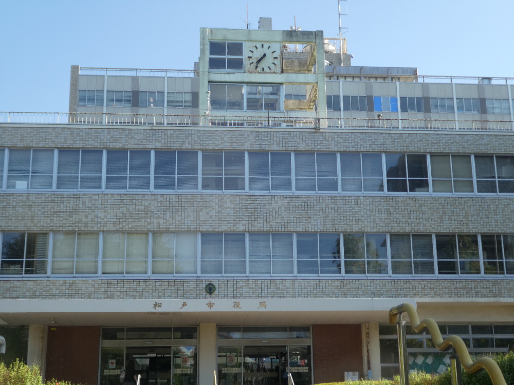 松戸市役所（松戸市根本）