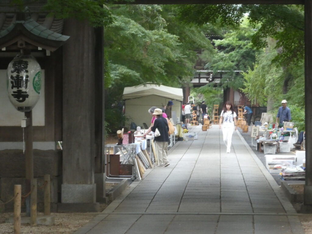 昨日の東漸寺アンティーク市と手作り市の模様