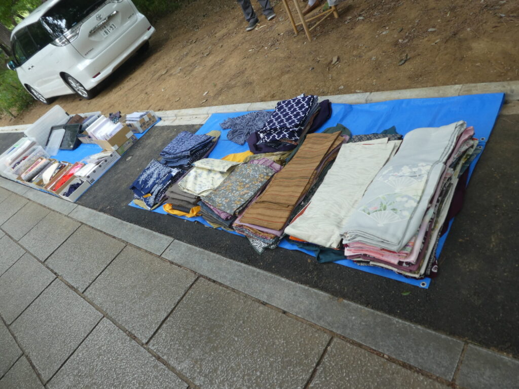 昨日の東漸寺アンティーク市と手作り市の模様