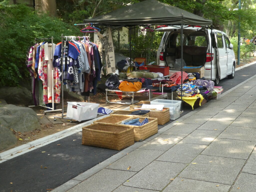 昨日の東漸寺アンティーク市と手作り市の模様