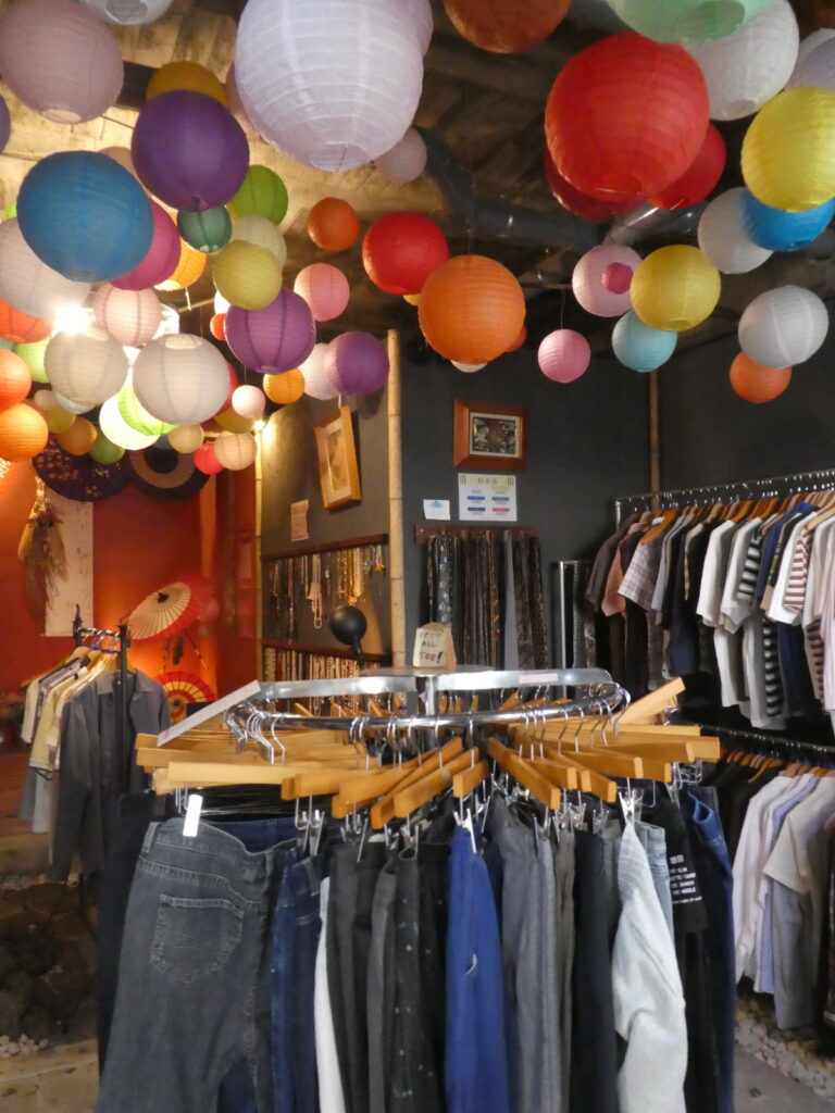 無人古着屋　無人庭園（松戸市稔台）