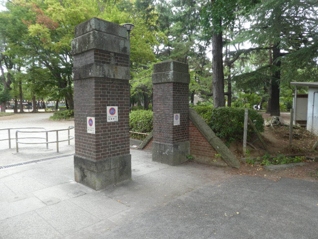 松戸中央公園正門門柱(旧陸軍工兵学校正門門柱)