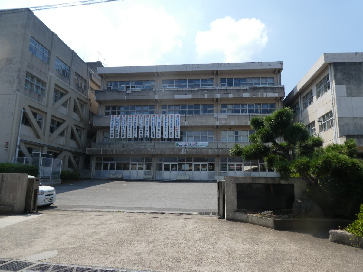 松戸市立六実中学校(松戸市六高台)