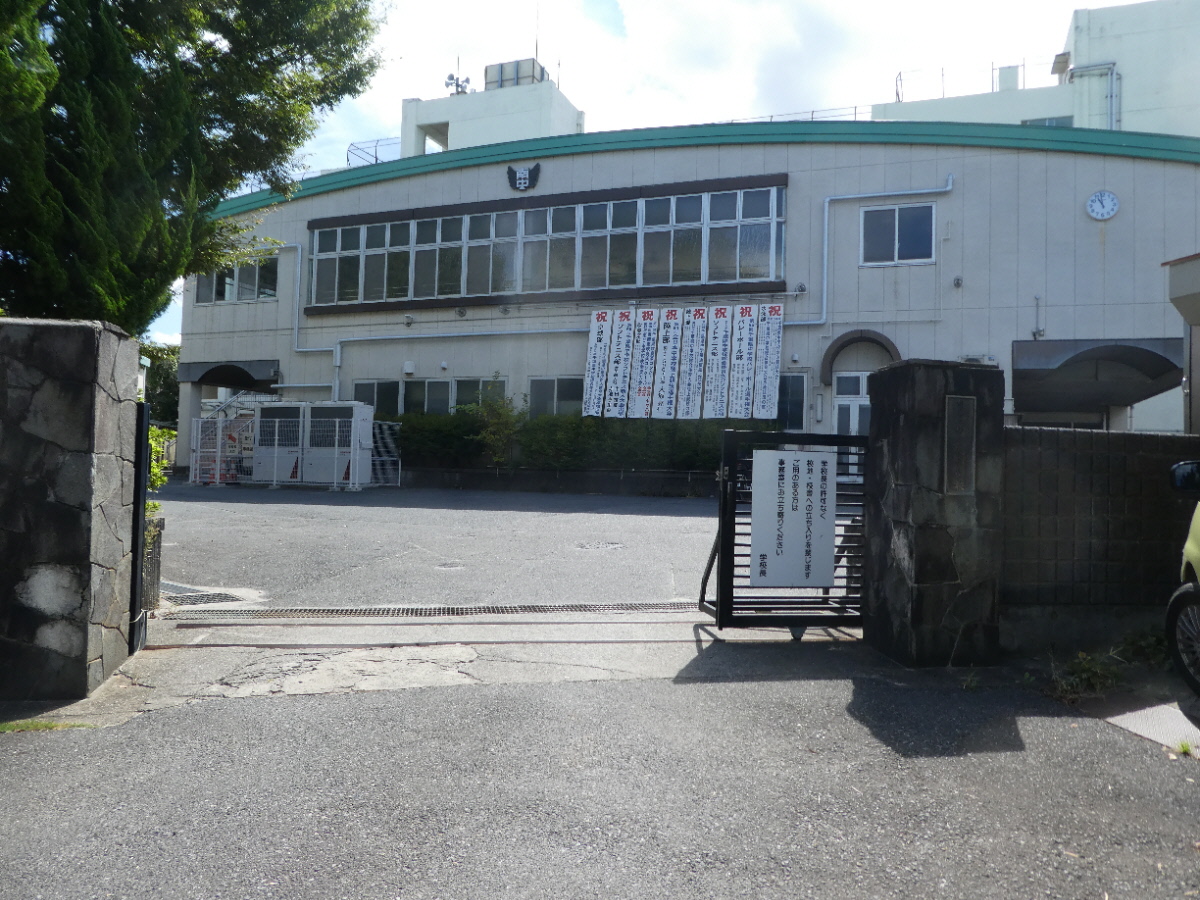 松戸市立小金南中学校（松戸市小金清志町）