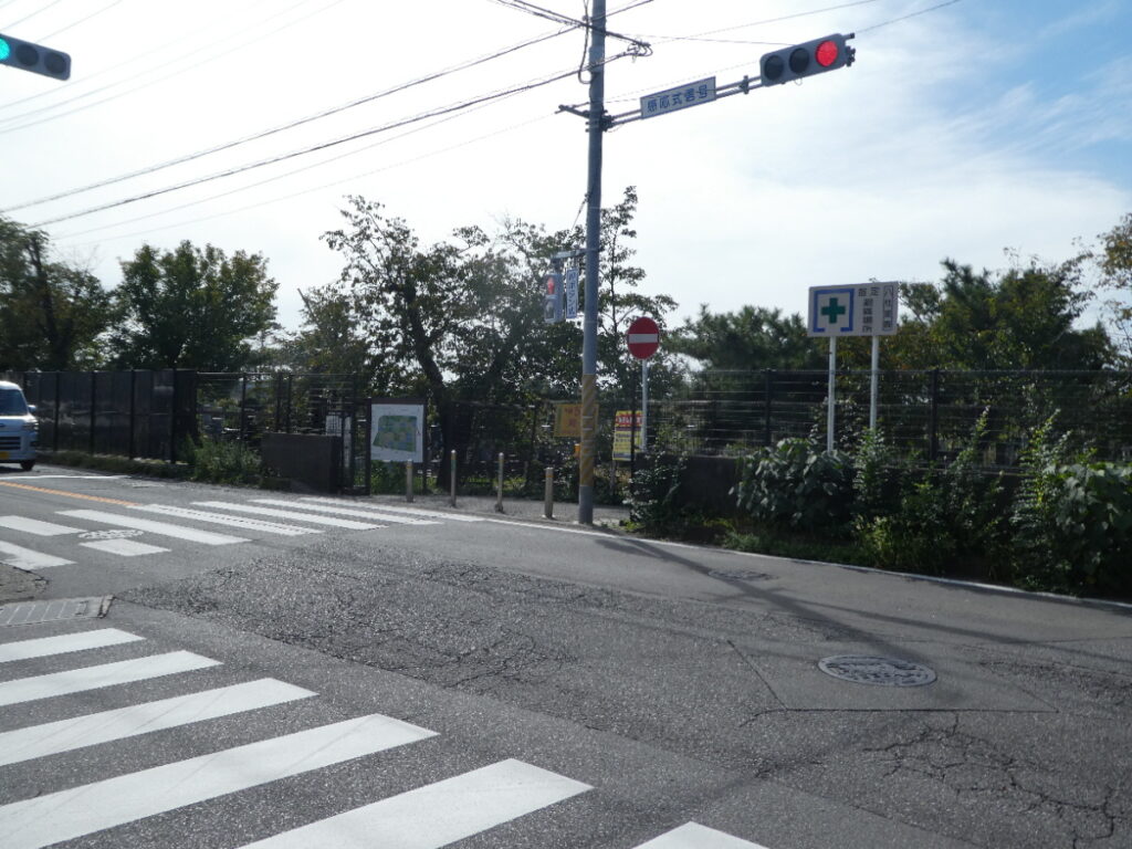 八柱霊園　松飛台中央門