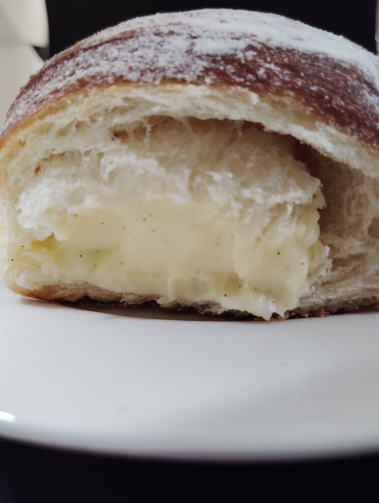 Merci life organics(メルシーライフオーガニックス)もちもちカスタードクリームクロワッサンドーナッツ