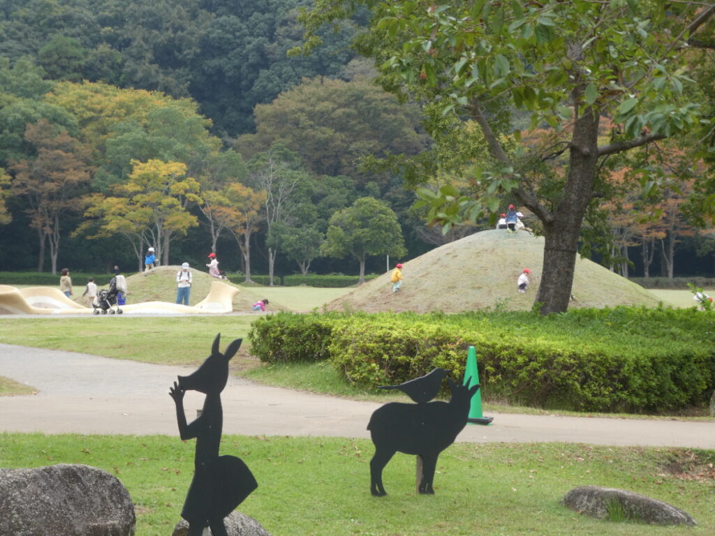 「松戸アートピクニック2025～あそびの遠近法～」まっくろどうぶつ伝言板