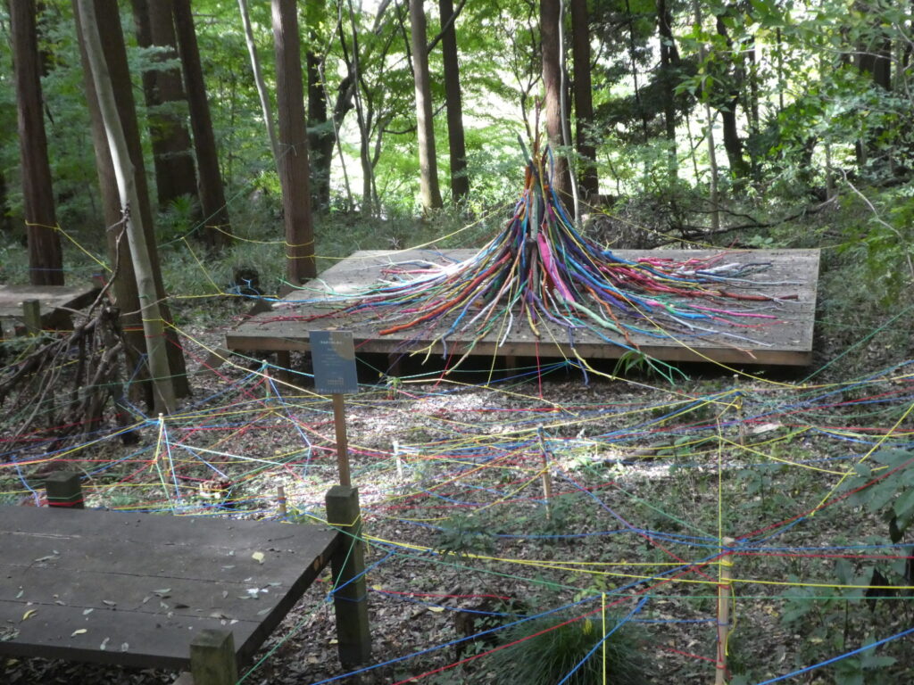 「松戸アートピクニック2025～あそびの遠近法～」すみかとあしあと