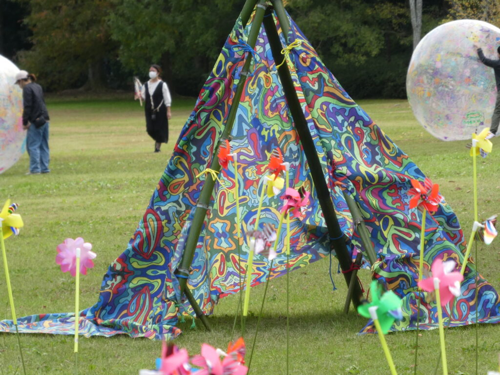 「松戸アートピクニック2025～あそびの遠近法～」ハッピーティピー