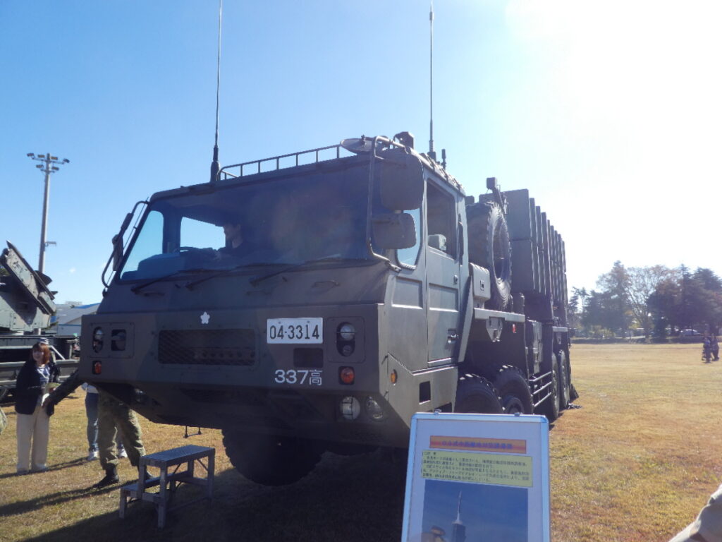 ０３式中距離地対空誘導弾（ＬＡＵ）