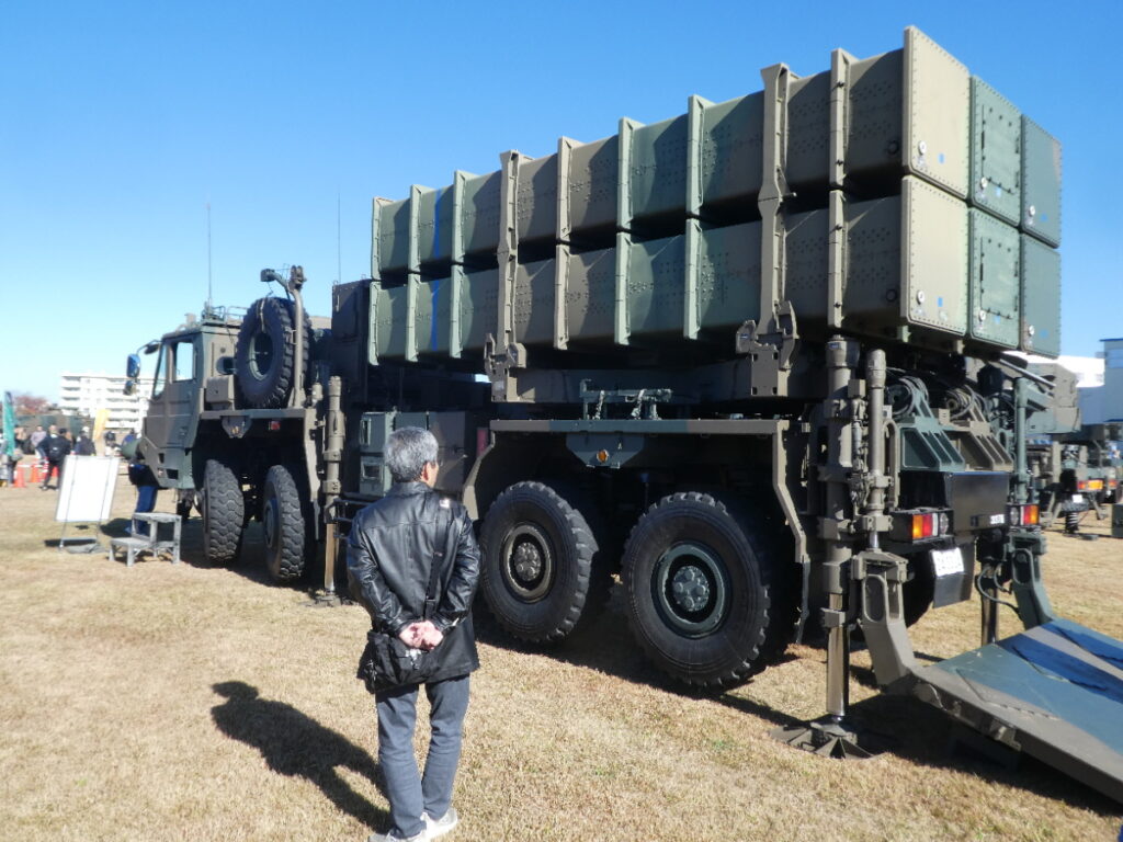 ０３式中距離地対空誘導弾（ＬＡＵ）