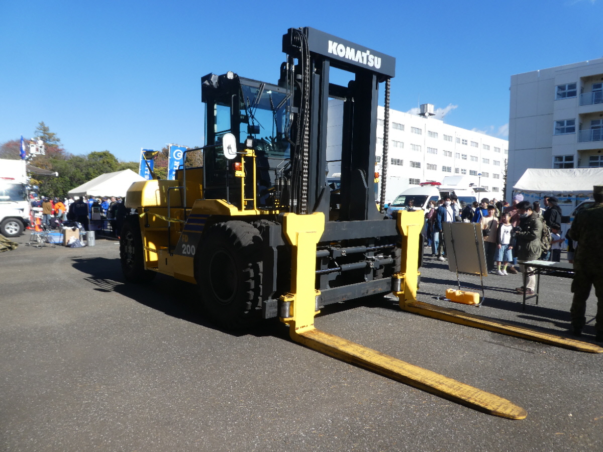 大型フォークリフト