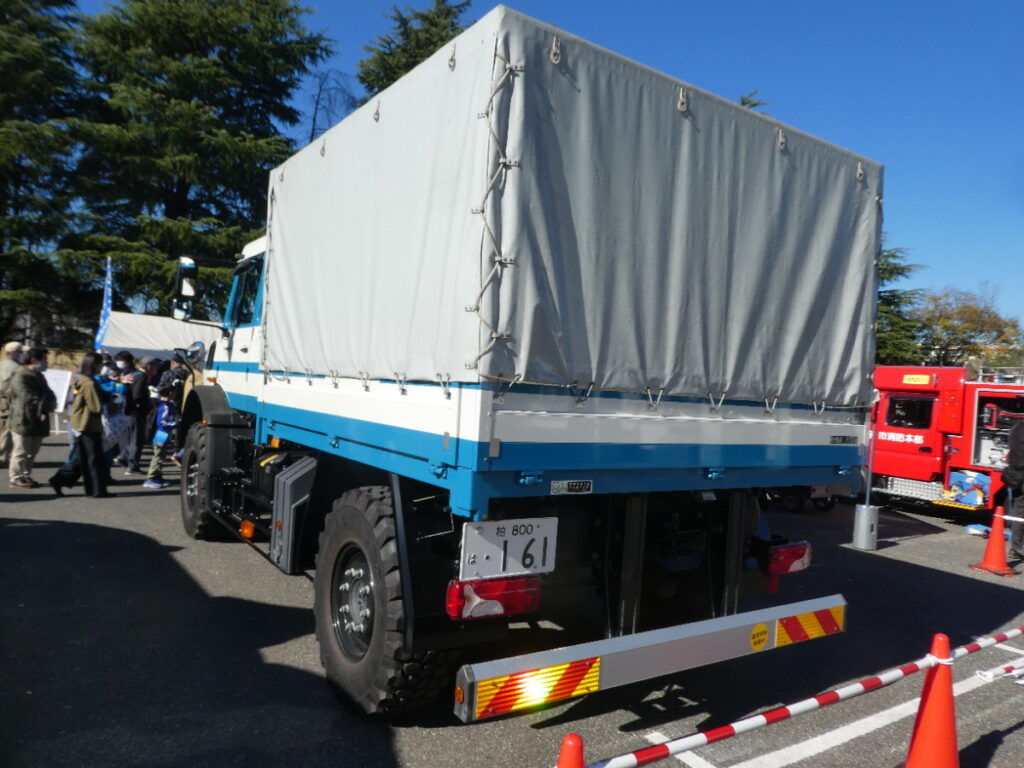 高性能救助車　メルセデス・ベンツ ウニモグ