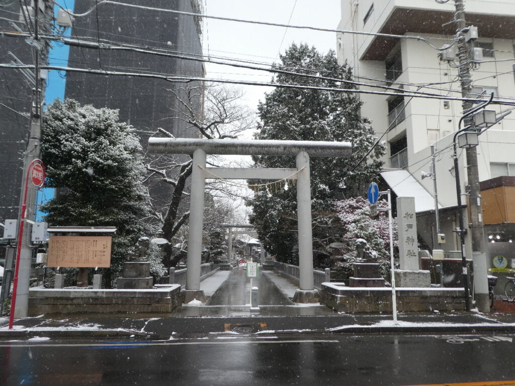 雪を纏った松戸神社
