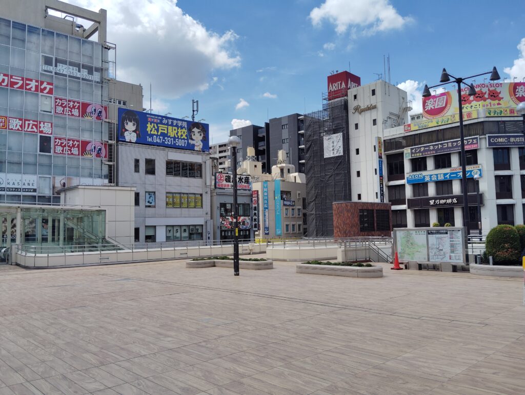 松戸駅西口デッキ