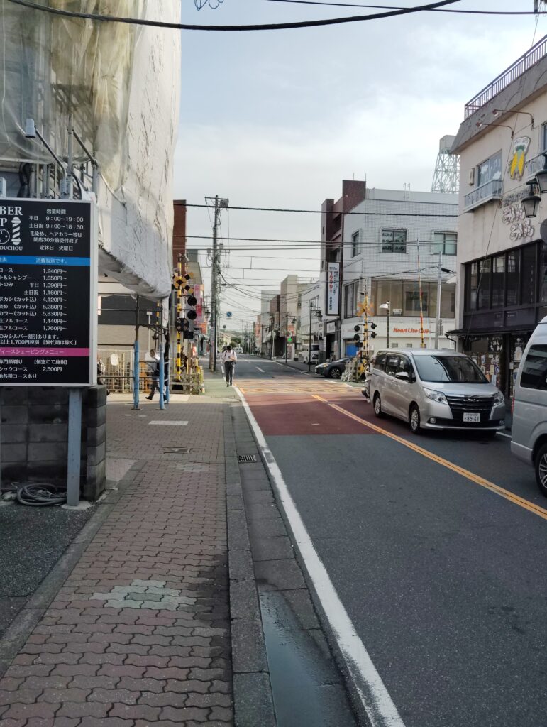 【松戸市ニュース】みのり台駅近くの踏切で痛ましい死亡事故。飲酒運転の車が作業員をはねる
