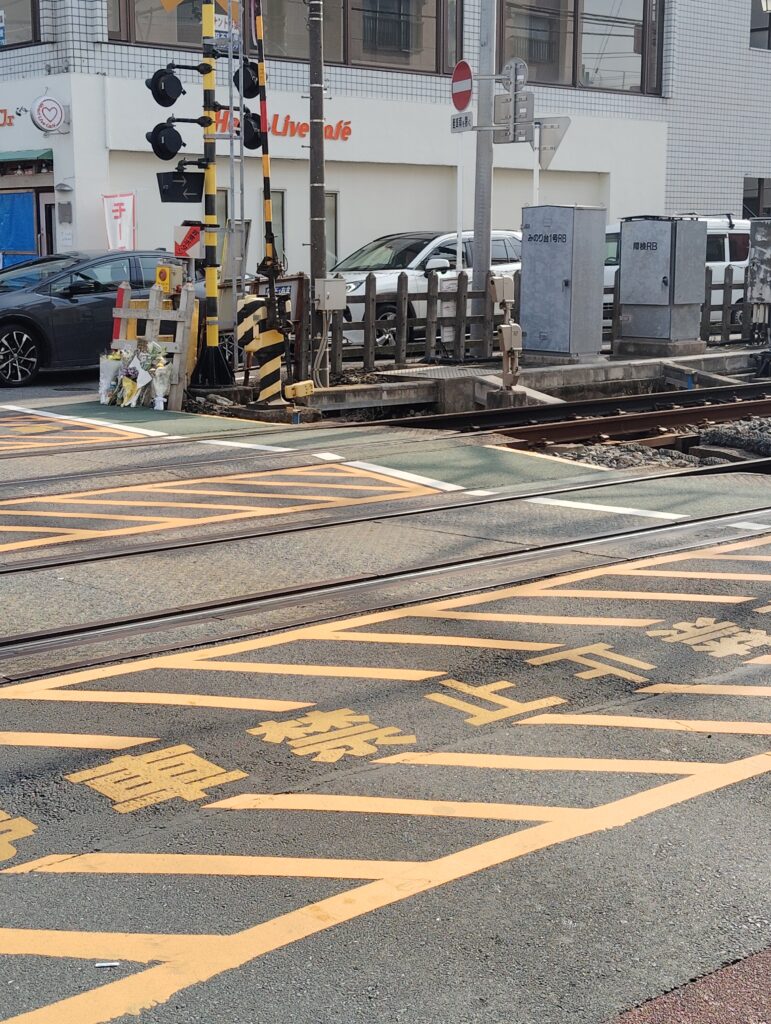 【松戸市ニュース】みのり台駅近くの踏切で痛ましい死亡事故。飲酒運転の車が作業員をはねる