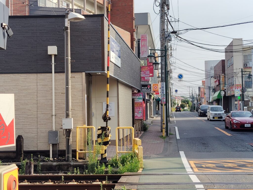 【松戸市ニュース】みのり台駅近くの踏切で痛ましい死亡事故。飲酒運転の車が作業員をはねる